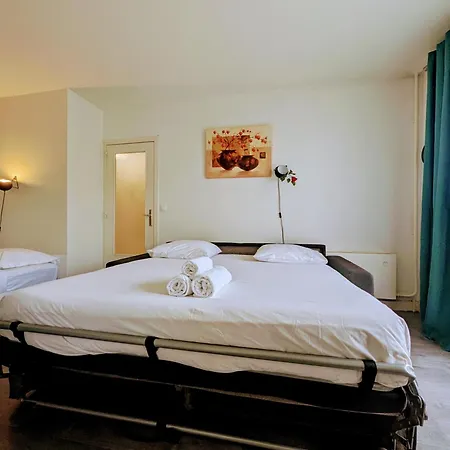 Budget With Balcony And Great View * Saint-Denis (Seine-Saint-Denis)
