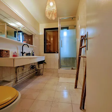 Budget With Balcony And Great View